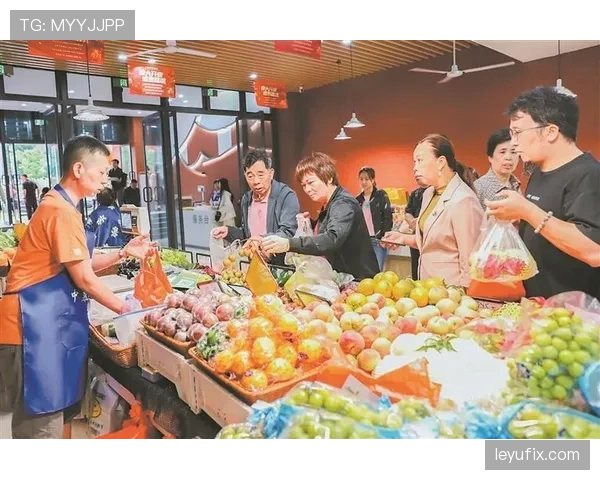 刷到张帅在菜市场跟摊主讲价，脑子里赛场那股气瞬间懵了